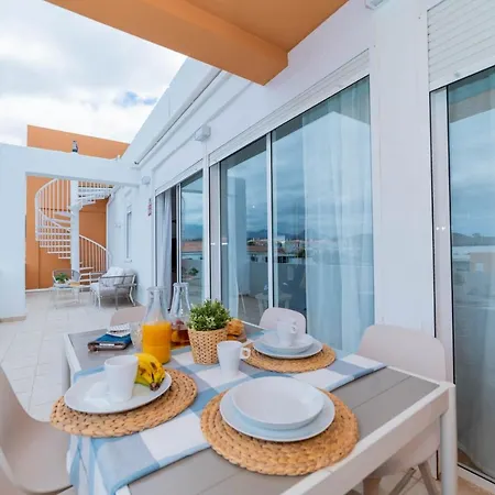 Апартаменты Atico Cholas By The