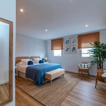 ático Cholas By The *