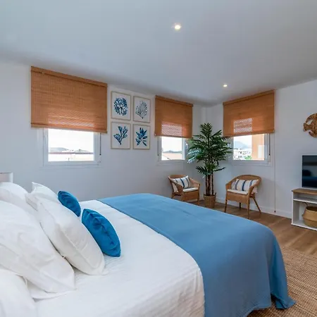 ático Cholas By The *