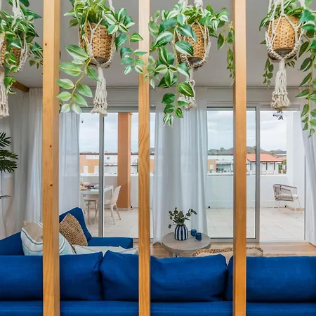 ático Cholas By The *